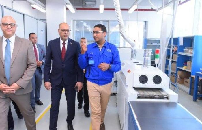 وزير العمل والمحافظ يزوران مركز العربي للبحوث والتطوير بمدينة بنها التابع لمجموعة "العربي"