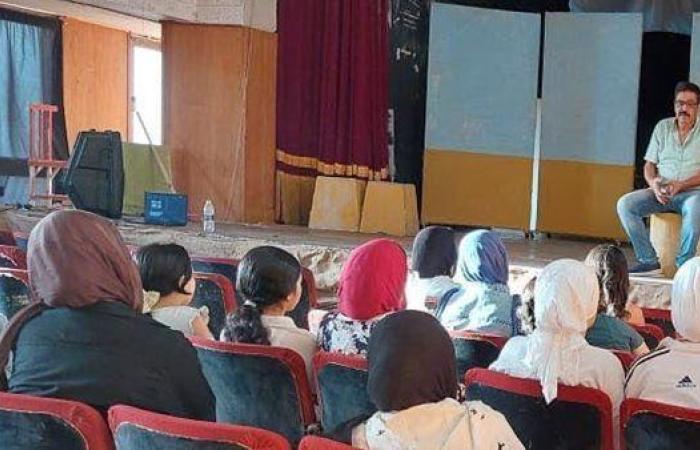 لقاءات توعوية وورش أدبية ضمن أنشطة قصور الثقافة للشباب بدمياط والبحيرة.. صور