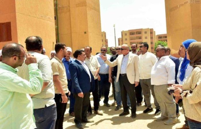 محافظ الأقصر يتفقد مشروع الإسكان الاجتماعي بمدينة الطود