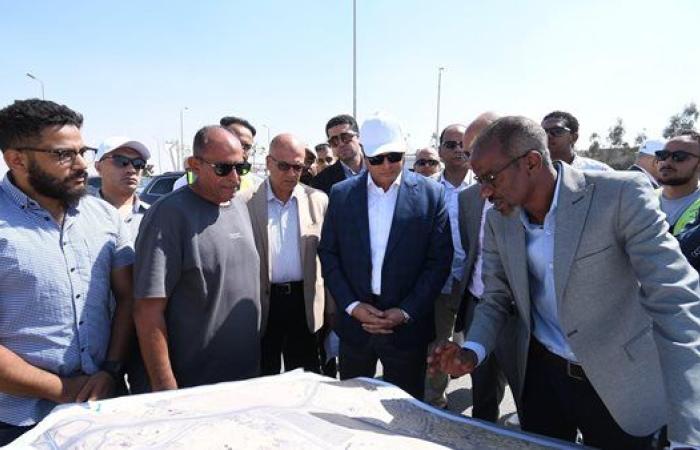 الإسكان: خطة متكاملة لتطوير المحاور الرئيسية بالقاهرة الجديدة