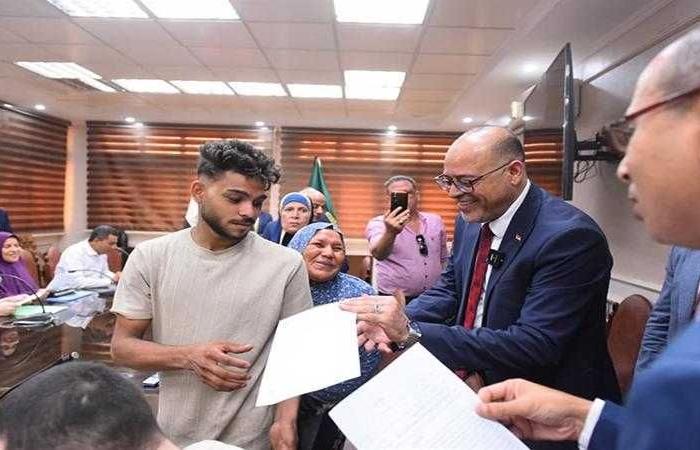 وزير العمل ومحافظ القليوبية يفتتحان مدرسة ”نصار جروب” للتكنولوجيا التطبيقية ويتفقدان خطوط الإنتاج