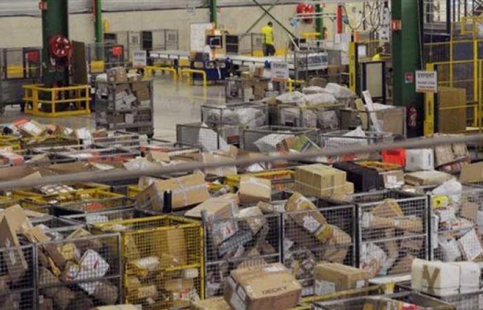 الاتحاد البريدي العالمي: تعليق إرسال شحنات بضائع للولايات المتحدة من 25 دولة