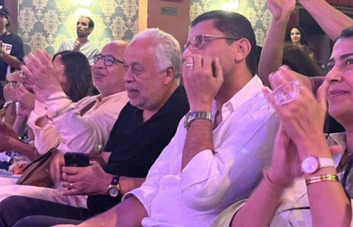 أشرف زكي وشريف الدسوقي يشاهدان مسرحية «العشاء الأخير».. صور