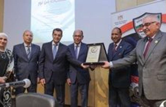 تكريم أحفاد المستشار عبد الحميد باشا بدوي أول رئيس لهيئة قضايا الدولة بمصر خلال حفل تدشين كتاب "هيئة قضايا الدولة صفحات من نور"