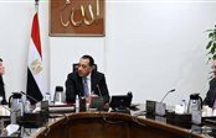 رئيس الوزراء يستعرض خطط الدولة للتحول الرقمي وجذب المزيد من الاستثمارات إلى مصر في مجال الاتصالات