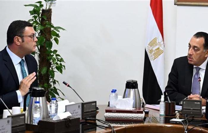 رئيس الوزراء يتابع مع وزير الإسكان موقف "سكن لكل ...