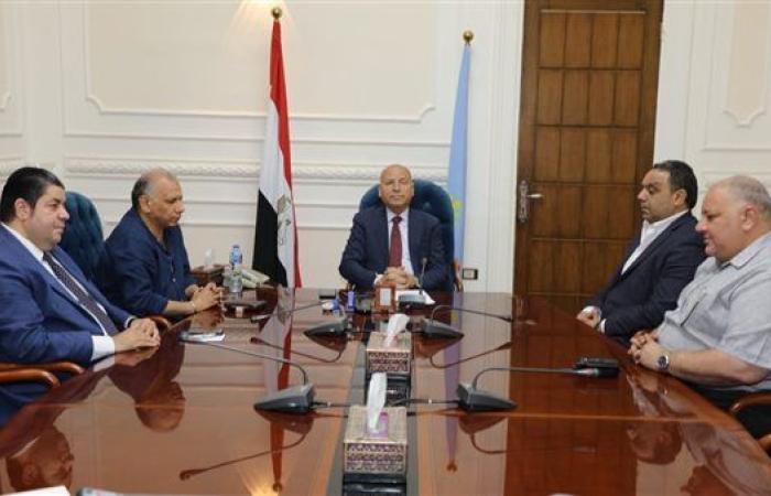 محافظ القاهرة يشدد على رؤساء الأحياء بالوجود بين المواطنين للاستماع إلى طلباتهم