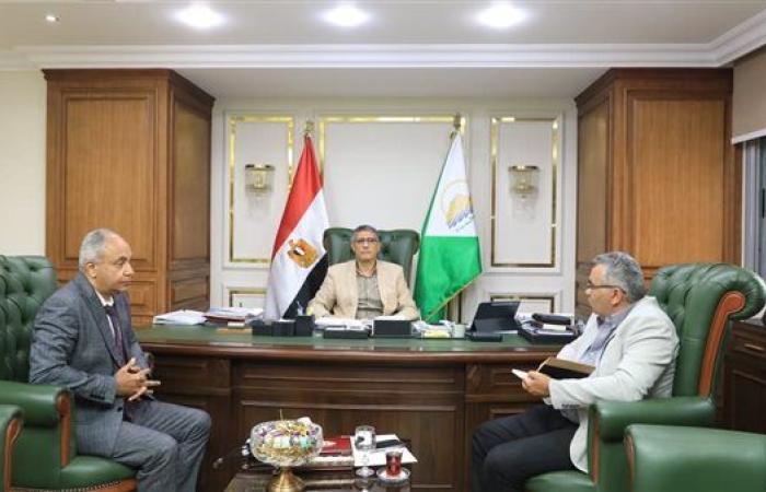 محافظ الجيزة يلتقي مساعد وزير الصحة لبحث دعم وتطوير المنشآت الطبية
