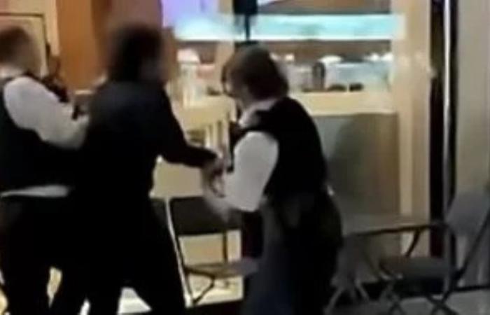 حزب الريادة: كرامة المصريين بالخارج خط أحمر.. ولن نصمت على احتجاز أحمد عبد القادر