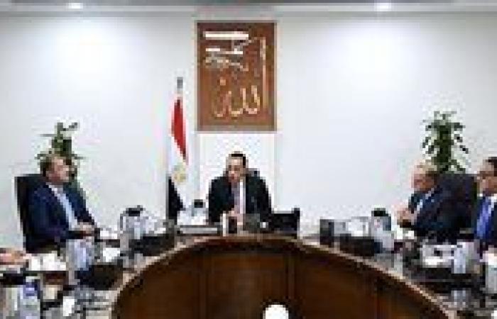 رئيس الوزراء يجتمع برئيس هيئة الرقابة المالية ورئيس البورصة