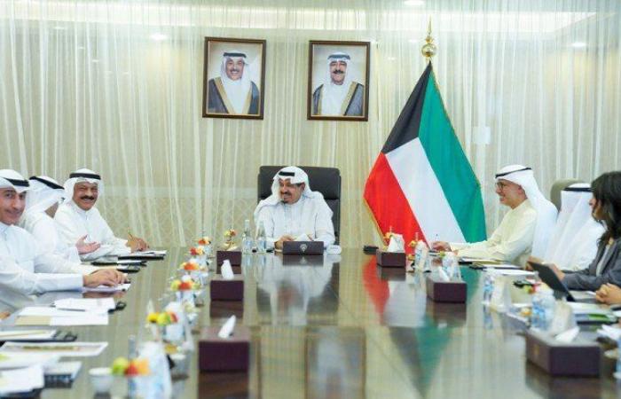 رئيس الوزراء الكويتي: تسريع وتيرة العمل للاستفادة من الإطارات المستعملة