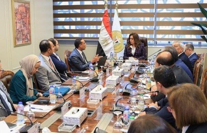 وزيرة التنمية المحلية تبحث مع وفد برنامج الهابيتات دعم محمية الفرافرة