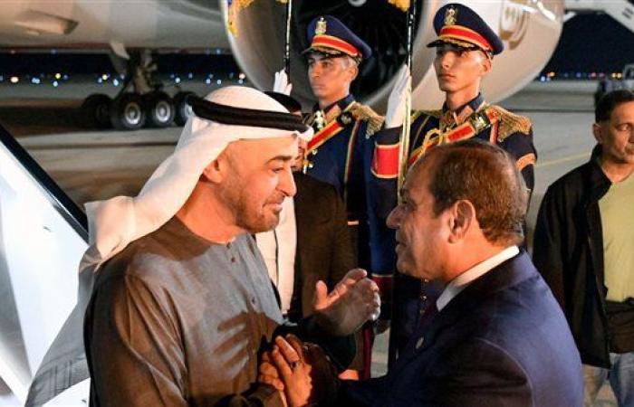 السيسي يودع بن زايد بمطار العلمين الدولي