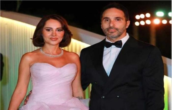 بعد شائعات انفصالهما.. ياسمين رئيس تظهر مع زوجها في عرض «بابا وماما»