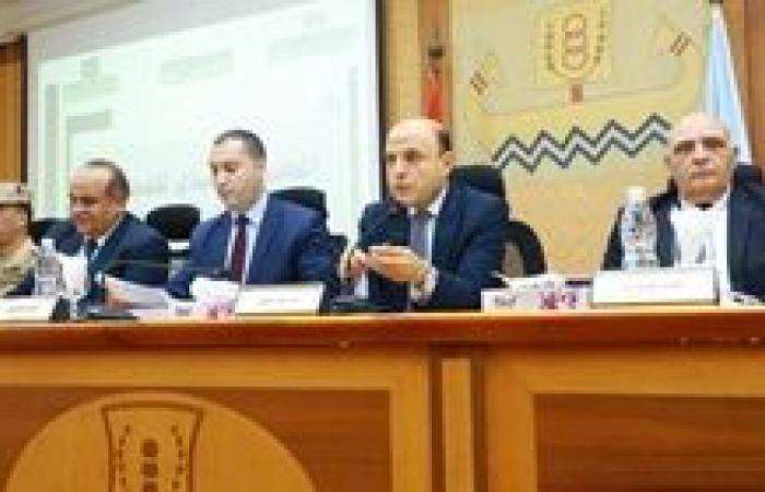 محافظ كفر الشيخ يناقش عددا من الموضوعات والقرارات خلال ترأسه المجلس التنفيذى للمحافظة