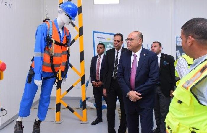 وزير العمل يزور موقع النحاس للمترو الجديد التابع لشركة أوراسكوم بالإسكندرية
