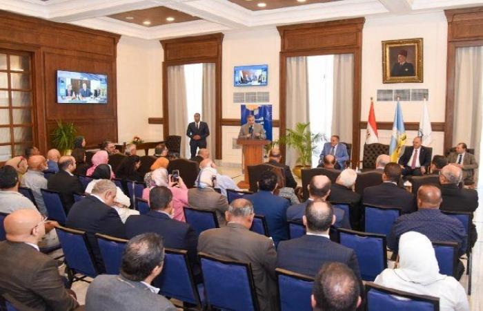 وزير العمل ومحافظ الإسكندرية يفتتحان ندوة تثقيفية حول قانون العمل الجديد