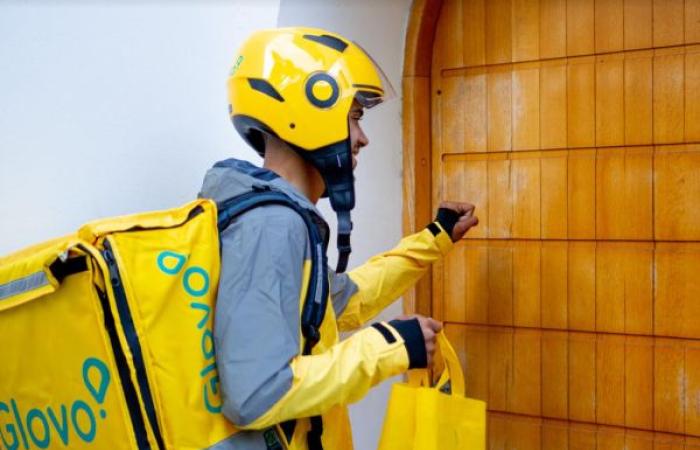 للتعويض عن أخطار العمل ليلا .. عمال "غلوفو" يطالبون بمضاعفة تسعيرة العمل