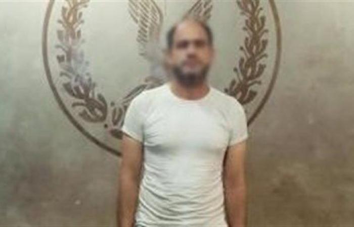 أمن القاهرة يكشف ملابسات فيديو سرقة شباك سلم أحد عقارات المقطم