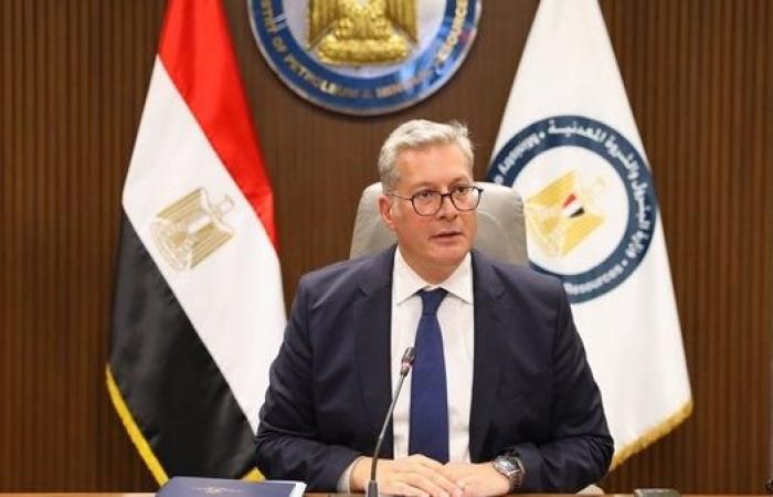 البترول: العمل على تعظيم القيمة المضافة وتوفير احتياجات السوق المحلي من الخامات