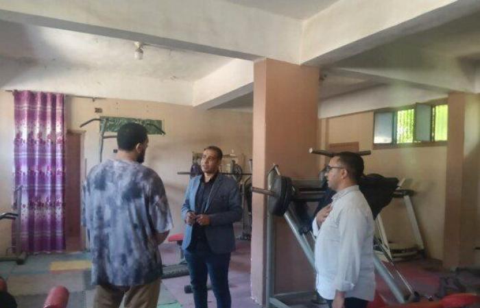 إحالة موظفين للتحقيق خلال جولة مفاجئة لمدير الرياضة بالقليوبية على مراكز الشباب