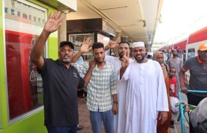 على متنه 940 مواطنا.. السكة الحديد تُسير القطار التاسع لعودة السودانيين لوطنهم