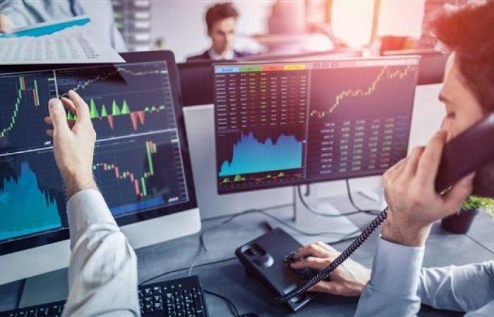 الأسهم الأوروبية تفتتح على انخفاض وسط مخاوف من ضرائب على البنوك وترقب بيانات التضخم