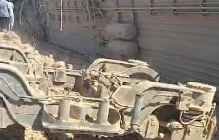 أنباء عن وجود إصابات.. انقلاب قطار قرب الضبعة بمطروح