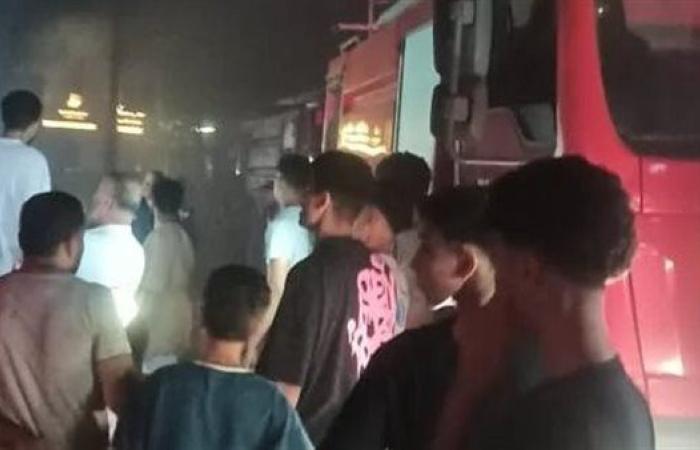 عاجل.. اندلاع حريق هائل بمصنع ملابس في كفرالشيخ وإصابة شخص بالاختناق (صور)