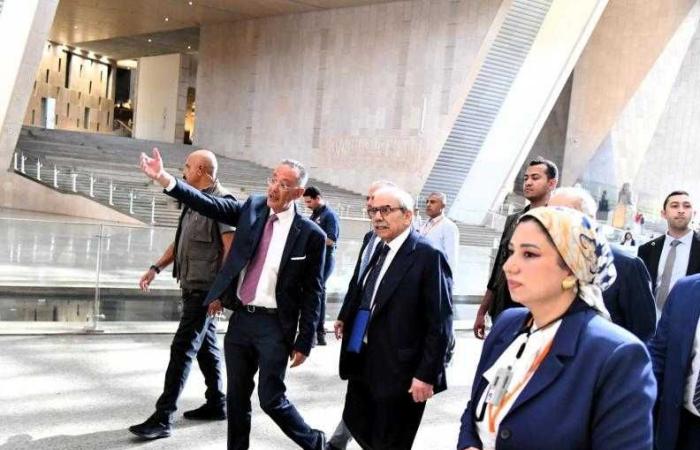 رئيس مجلس الوزراء اللبناني والوفد المرافق له يزور المتحف المصري الكبير
