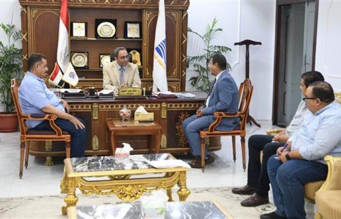 محافظ قنا يستقبل رئيس فرع البنك الزراعي المصري الجديد لبحث خدمات المزارعين