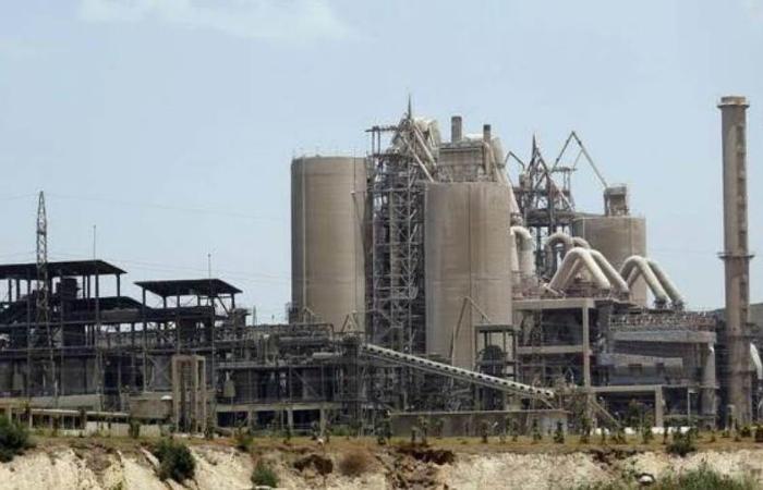 «جنوب الوادي للأسمنت» تختار العرض الإسباني الأعلى لبيع حصتها في صناعات مواد البناء