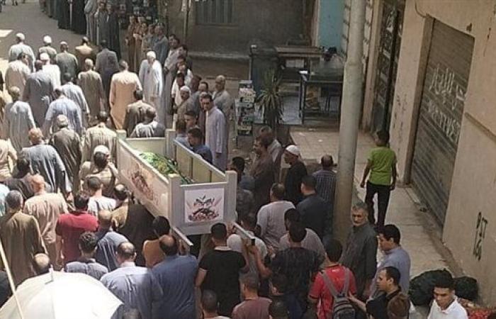 أهالي قرية مجيريا بالمنوفية يشيعون جنازة مسن توفي ساجدا خلال الصلاة