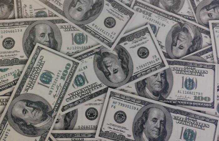 الدولار يتأرجح  عالميًا مع ترقب بيانات سوق العمل الأميركية