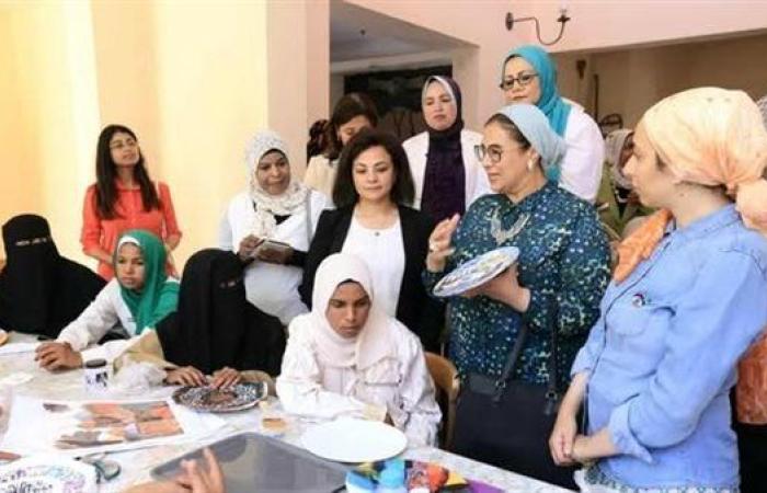 أمل عمار تتفقد أنشطة المجلس القومي للمرأة المقامة بمدينة شلاتين