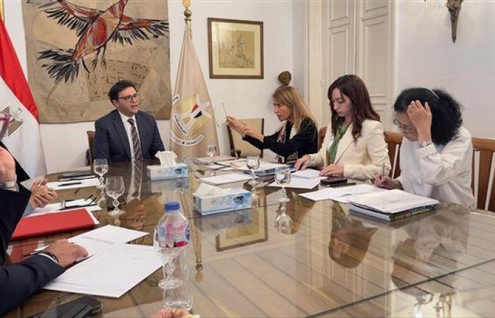 وزير الثقافة يبحث مع المدير الإقليمي لليونسكو في القاهرة تطوير المتاحف