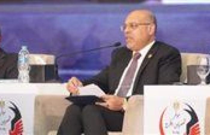 وزير العمل يُسلم عقود وظائف الشباب بدول الإمارات والبوسنة والهرسك