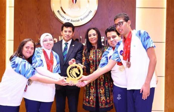 وزيرا "التضامن" و"والرياضة" يكرمان أبطال الأولمبياد الخاص الفائزين في مسابقة الفروسية بالإمارات