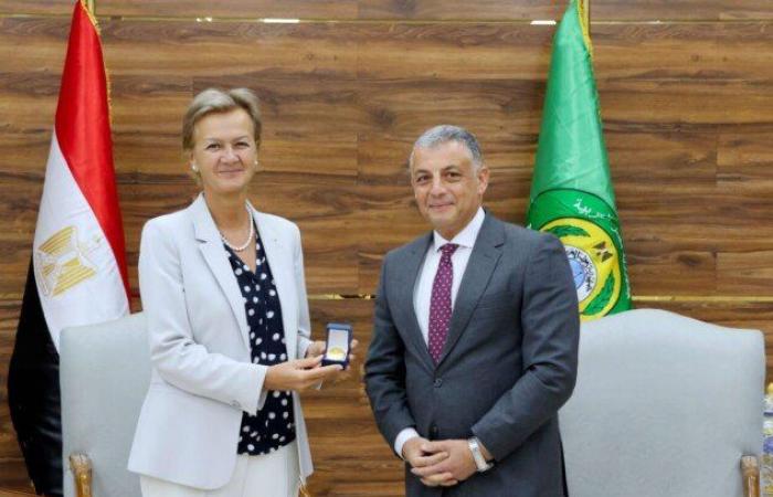 محافظ الإسماعيلية يستقبل سفيرة الاتحاد الأوروبي لدى مصر وجامعة الدول العربية