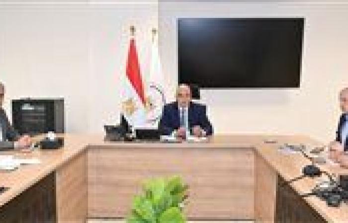 وزير الري يتابع موقف الإجراءات العاجلة من قِبل مصلحة الميكانيكا والكهرباء للتعامل مع حالات الطوارئ