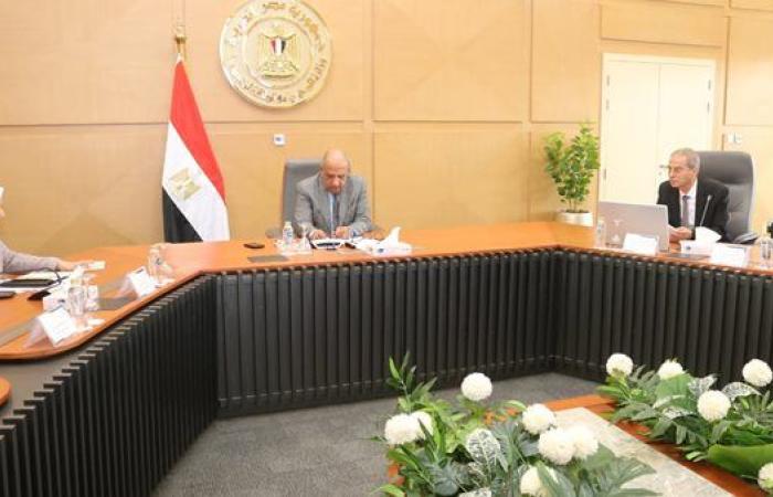 وزير الكهرباء يتابع مستجدات تنفيذ خطة الصيانة وكفاءة التشغيل وتطوير الشبكة الموحدة