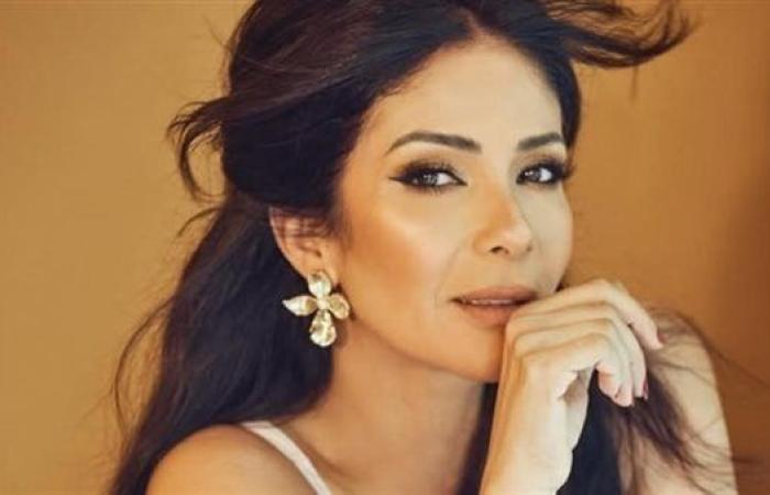 "رمز مشرف للسيدة المصرية".. محمد سامي يكشف سبب تميز منى زكي