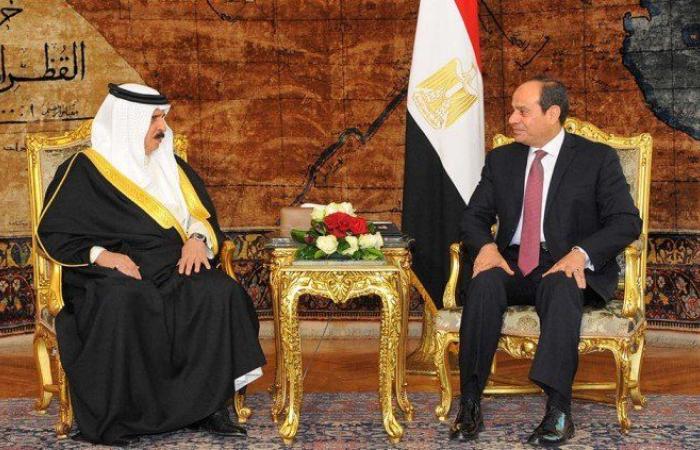 ملك البحرين والرئيس السيسي يبحثان العلاقات الأخوية الراسخة وسبل تعزيز التعاون الاستراتيجي