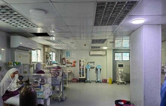وزير الصحة يتلقى تقريرًا حول التقدم التنفيذي لـ31 مشروعًا صحيًا في 10 محافظات