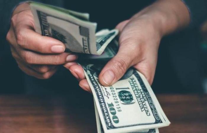 الأجهزة الأمنية تضبط قضايا إتجار غير مشروع بالنقد الأجنبي بقيمة 33 مليون جنيه
