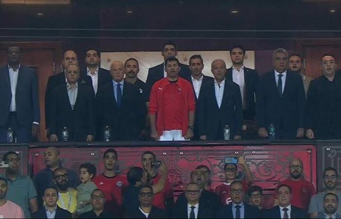 بتيشيرت منتخب مصر.. وزير الرياضة يساند الفراعنة أمام إثيوبيا من استاد القاهرة