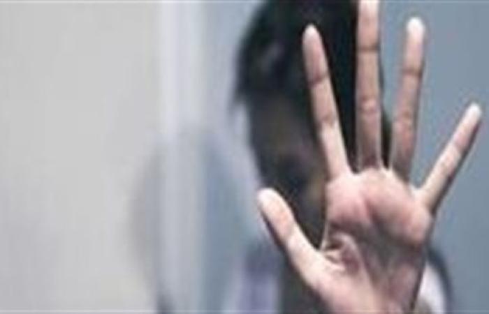 القبض علي أب متهم بالتحرش بطفلته في الطالبية