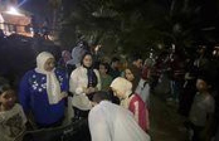 أهالي الدقهلية يشاهدون خسوف القمر من حديقة مكتبة مصر العامة على ضفاف النيل