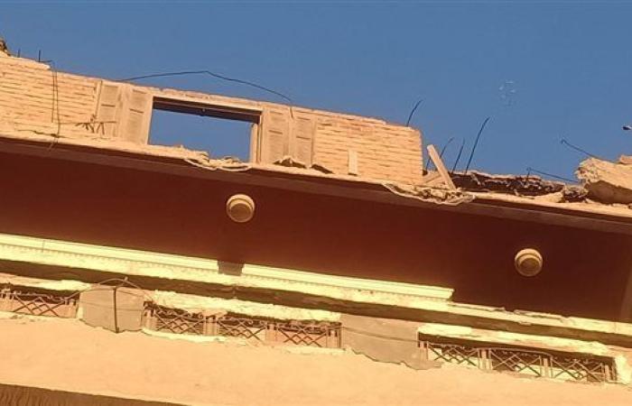 انهيار بلكونة وإصابة 4 أشخاص بشارع مولد النبي بالزقازيق