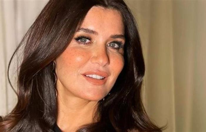 غادة عادل تشارك جمهورها صورة مع كلابها .. شاهد